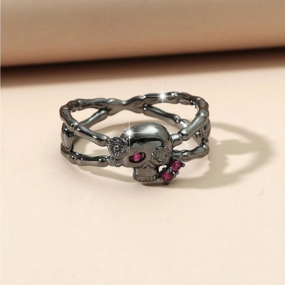 SKULL RING - Picture 2 of 3